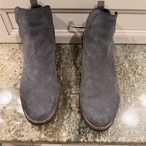 Blondo Charcoal Suede Chukka Boots